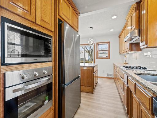 442 Gentry Avenue N, Saint Paul, MN 55128