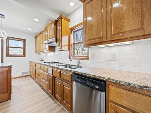 442 Gentry Avenue N, Saint Paul, MN 55128