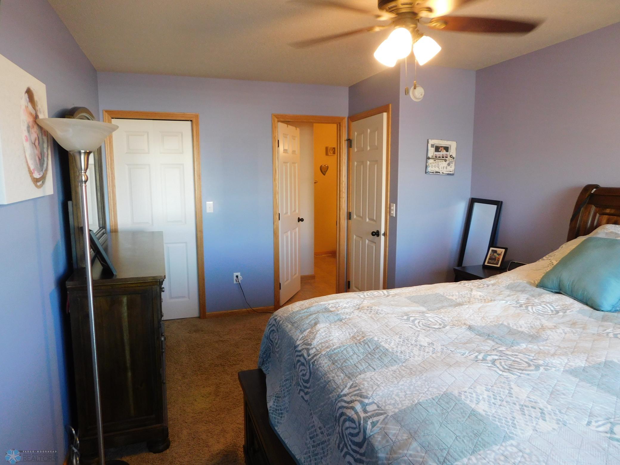 bedroom-1 (hollywood bath)