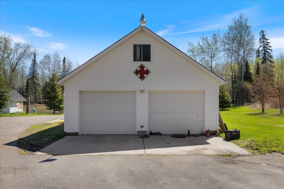 21-Pic of garage.jpg