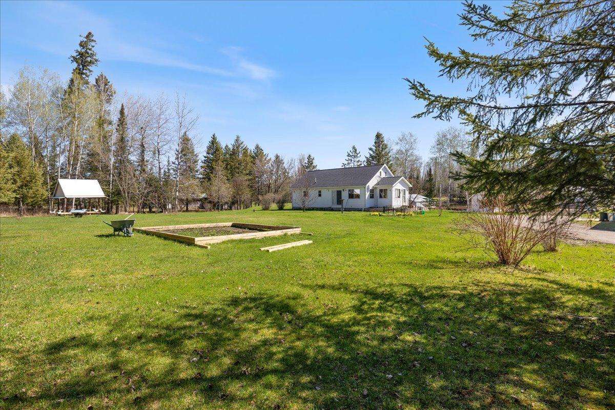 08-Front Yard and House.jpg