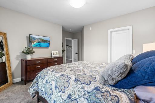 10072 Gristmill Ridge, Eden Prairie, MN 55347