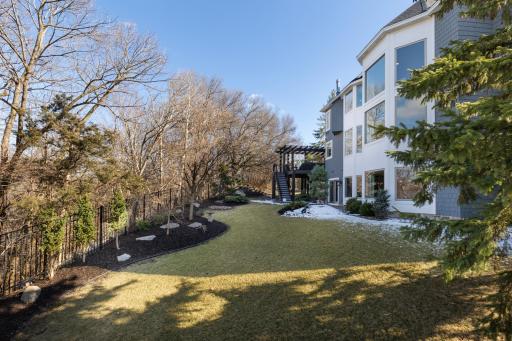 10072 Gristmill Ridge, Eden Prairie, MN 55347