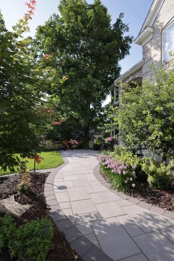 10072 Gristmill Ridge, Eden Prairie, MN 55347