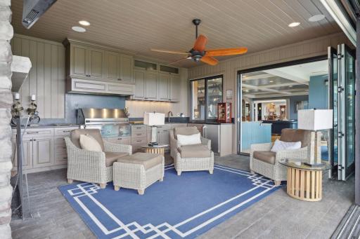 4 season porch, featuring a cookout space