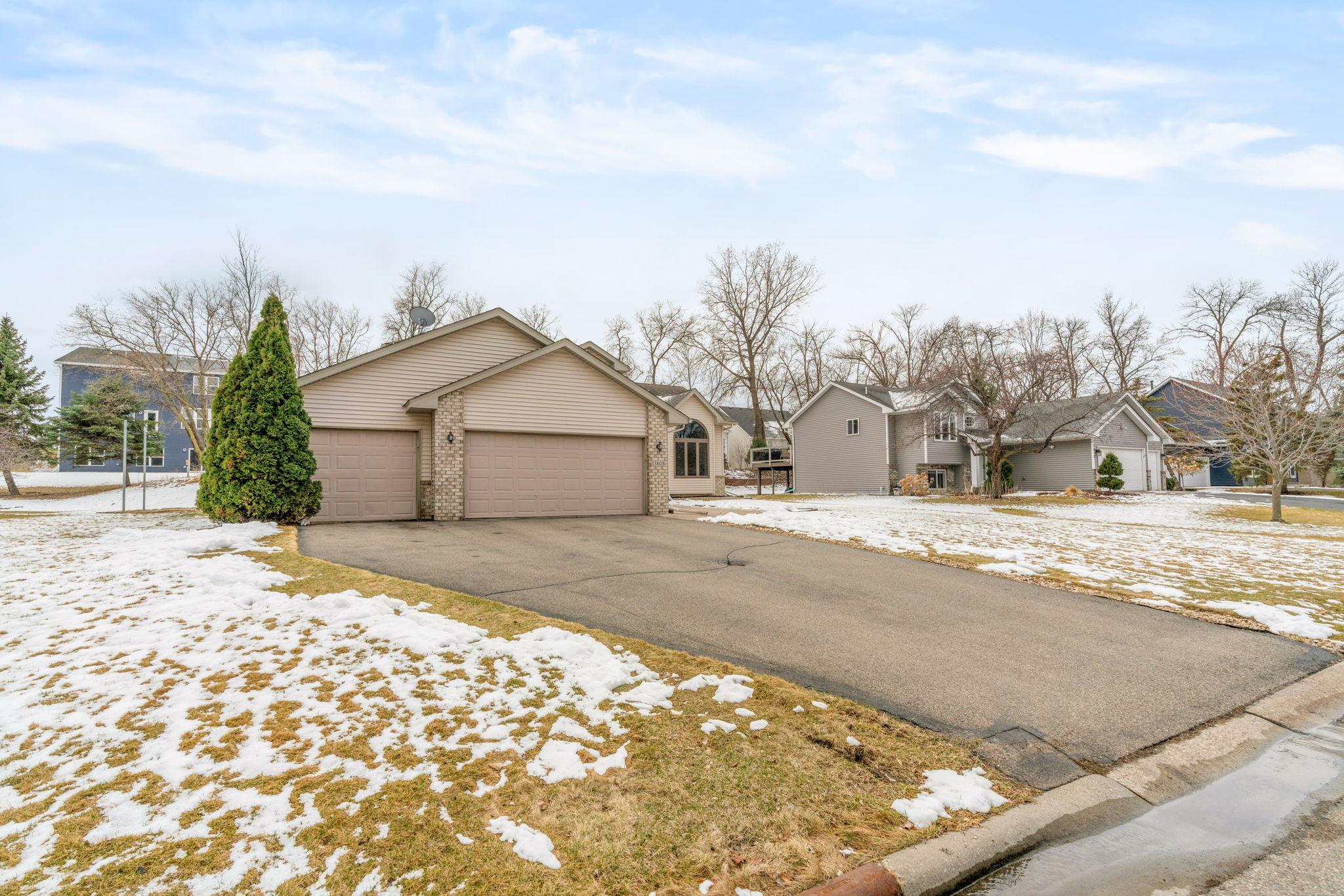 2-web-or-mls-13805 57th Ave-2.jpg