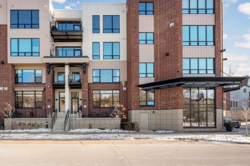 Fantastic location and close to shopping, the river and more!