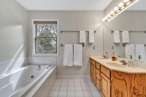 3587 Tara Lane, Saint Paul, MN 55125