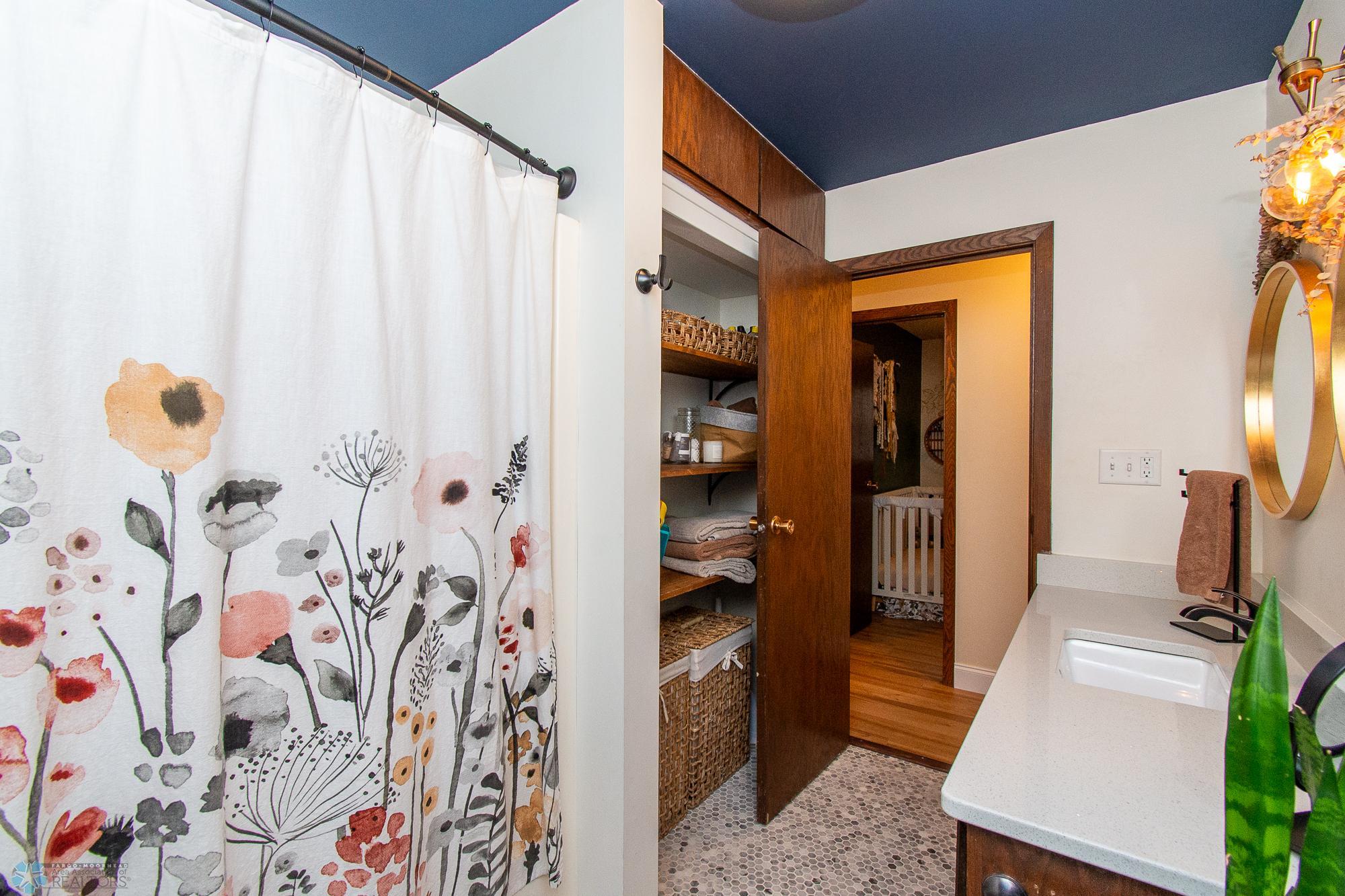 Bathroom 1- Full Bath