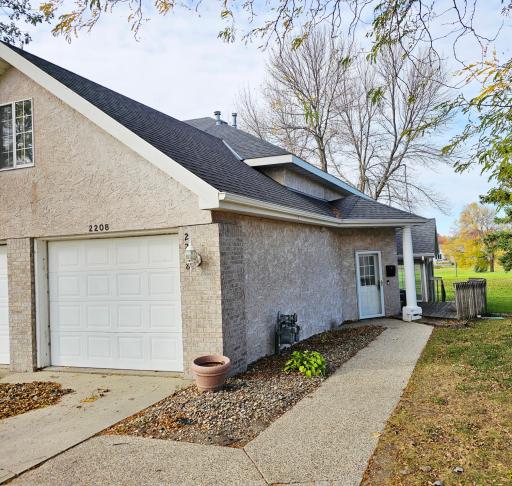 2208 10th Avenue SE, 12, Willmar, MN 56201