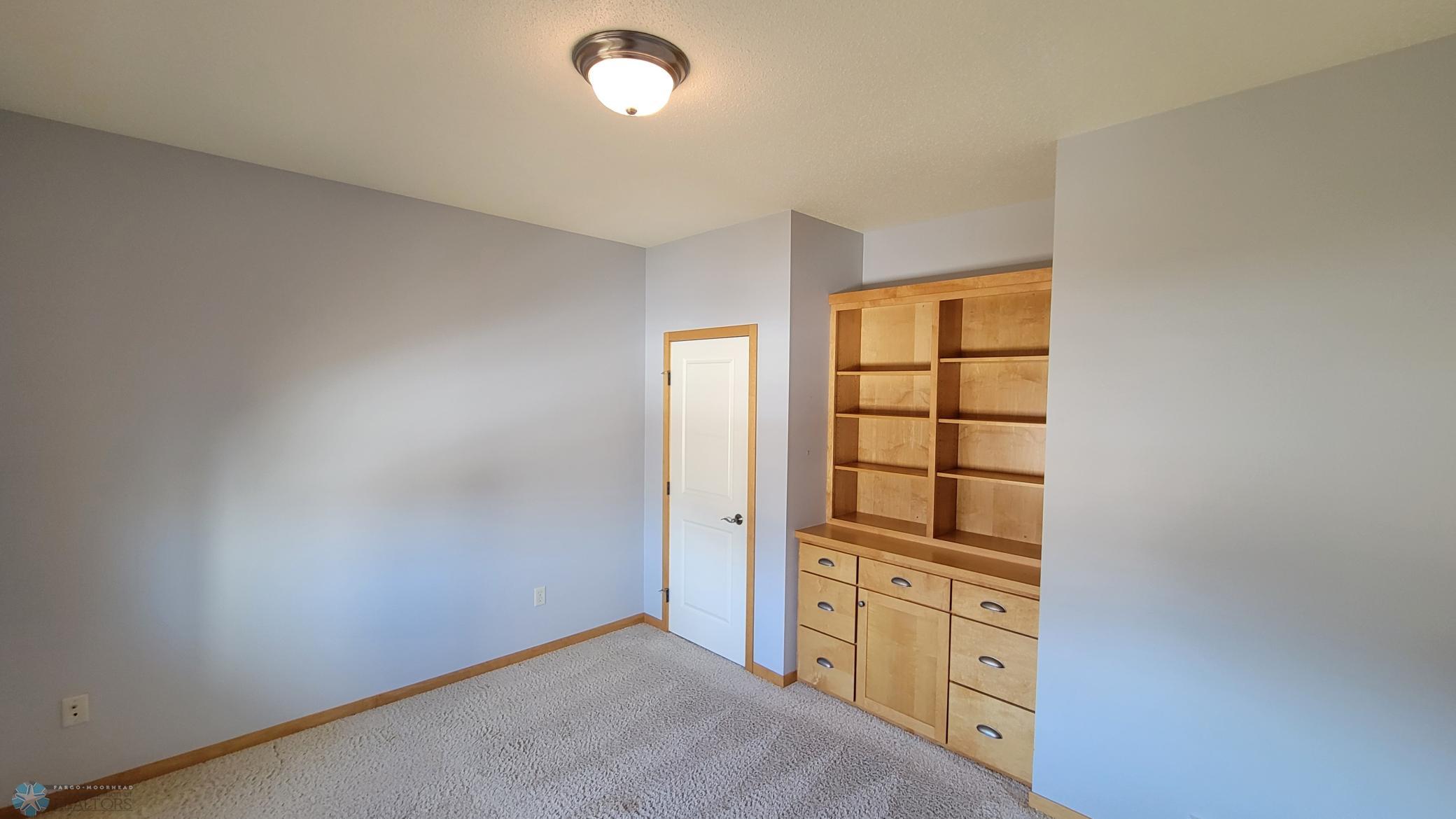 Use for bedroom or office