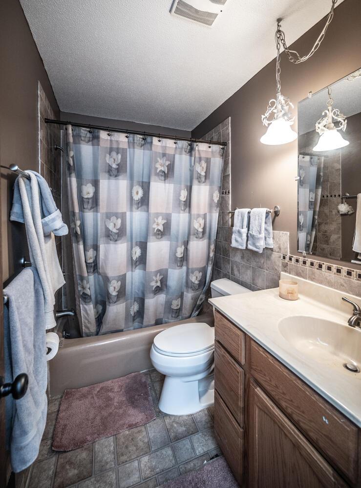 7200 Cornelia Dr Minneapolis-large-013-006-Bathroom-740x1000-72dpi.jpg