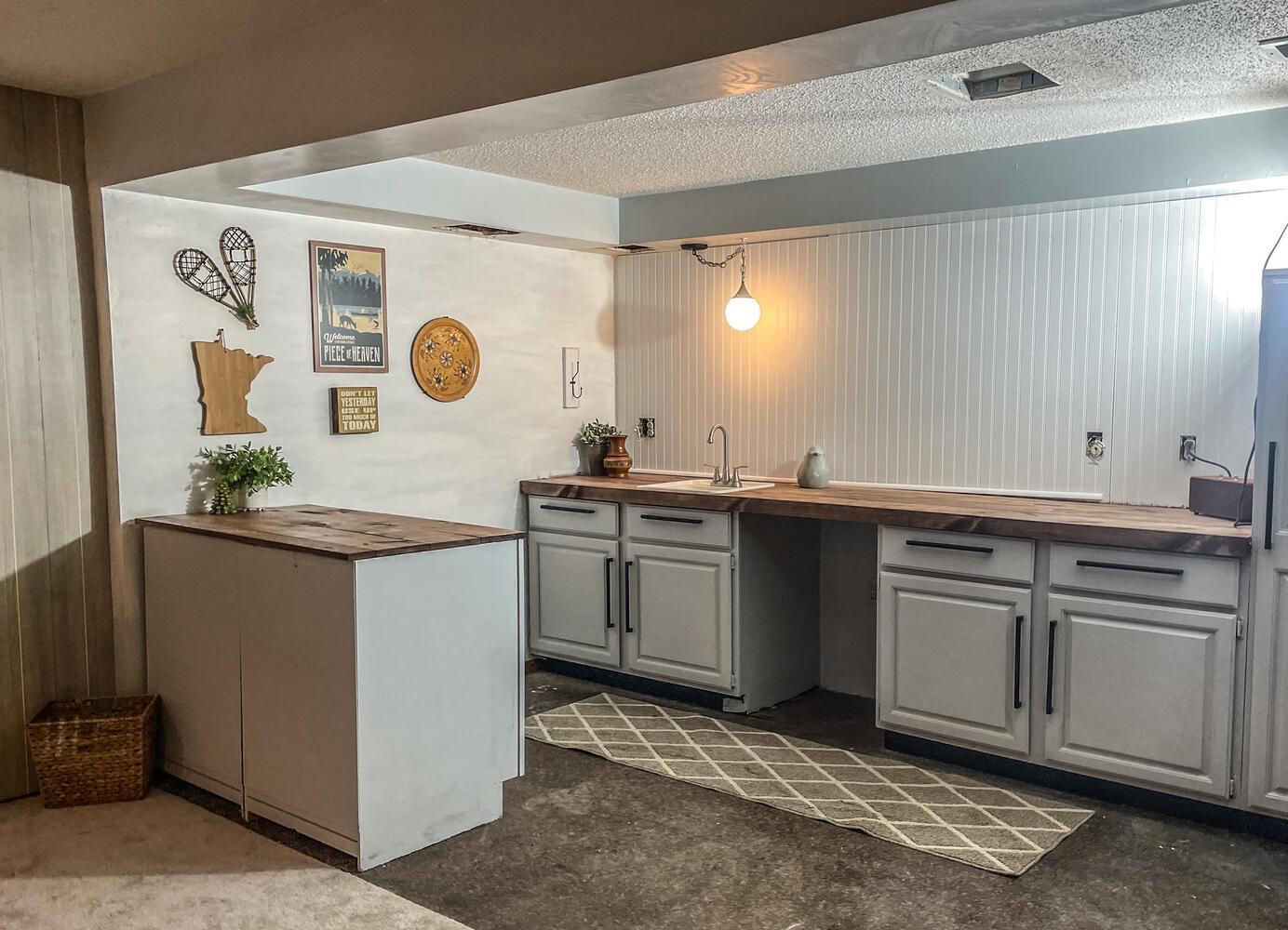 7200 Cornelia Dr Minneapolis-large-027-024-Lower Level Kitchen-1384x1000-72dpi.jpg