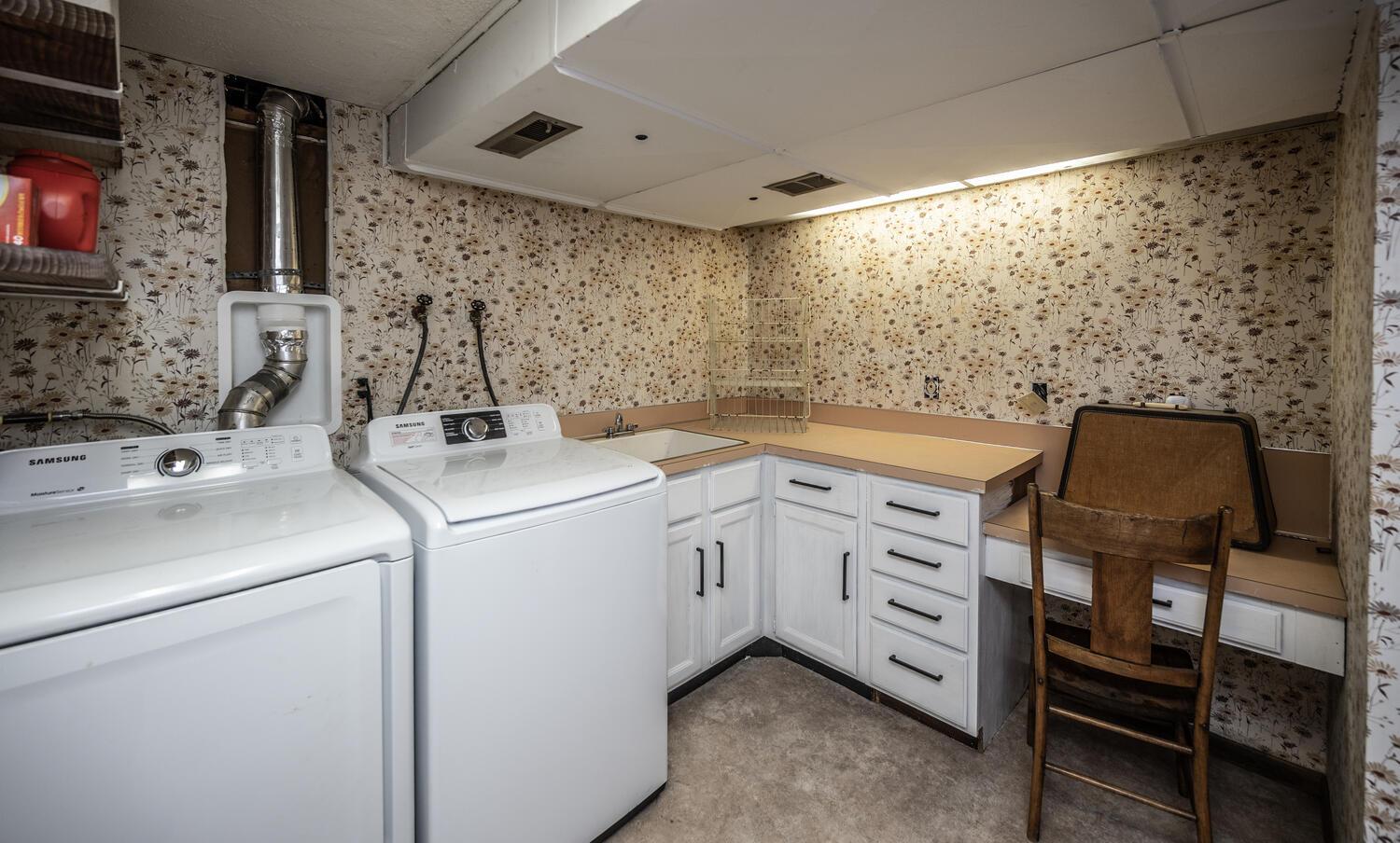 7200 Cornelia Dr Minneapolis-large-019-013-Laundry-1500x905-72dpi.jpg