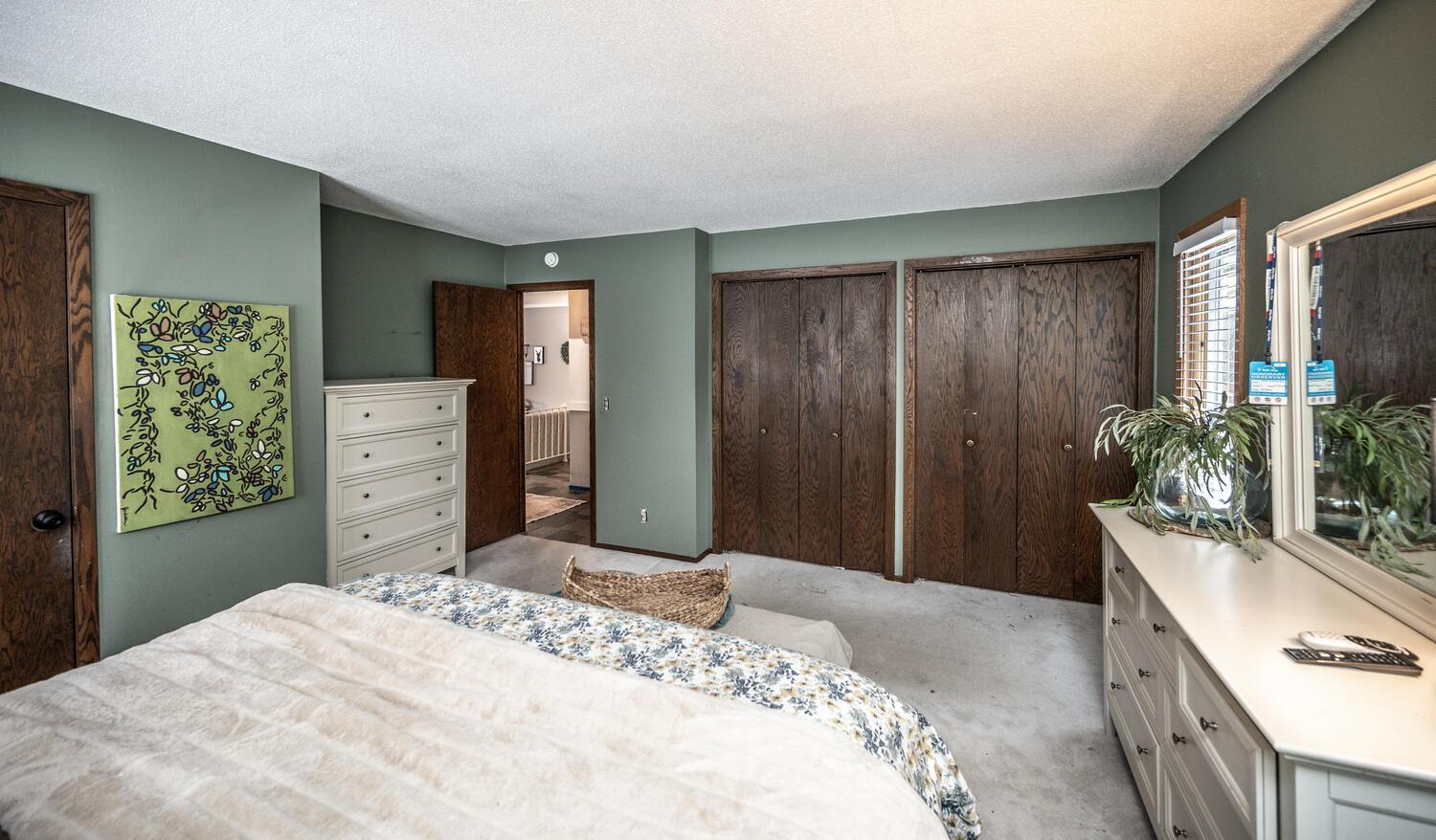 7200 Cornelia Dr Minneapolis-large-018-020-Primary Bedroom-1500x878-72dpi.jpg