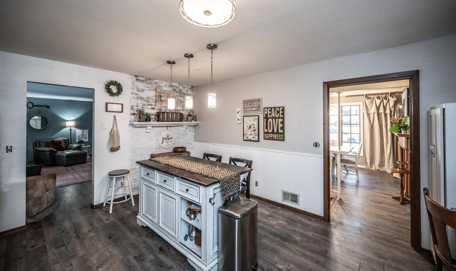 7200 Cornelia Dr Minneapolis-large-010-010-Kitchen-1500x890-72dpi.jpg