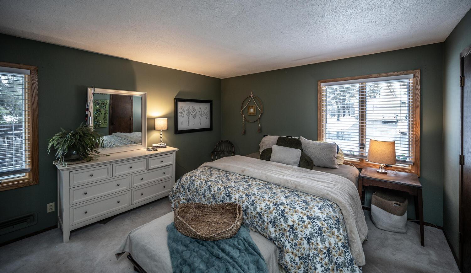 7200 Cornelia Dr Minneapolis-large-017-008-Primary Bedroom-1500x870-72dpi.jpg