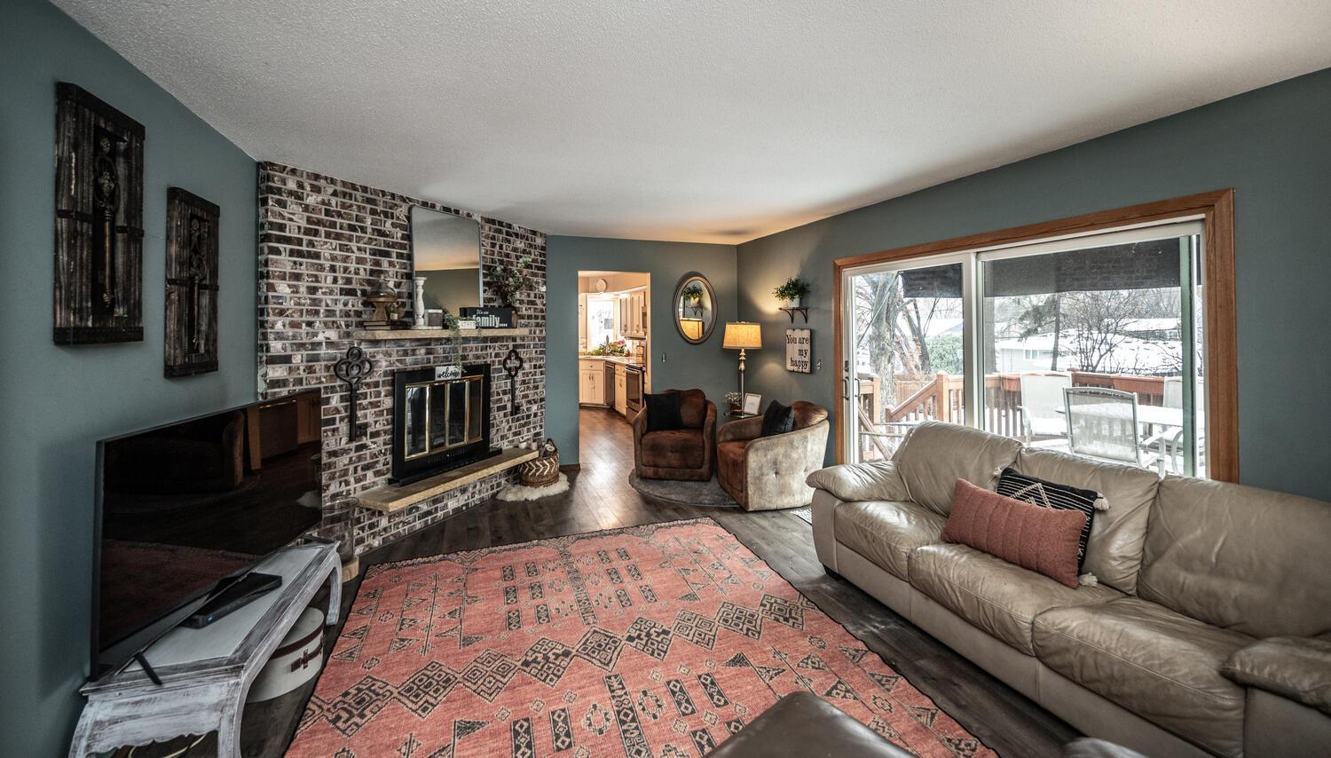 7200 Cornelia Dr Minneapolis-large-012-018-Family Room-1500x854-72dpi.jpg
