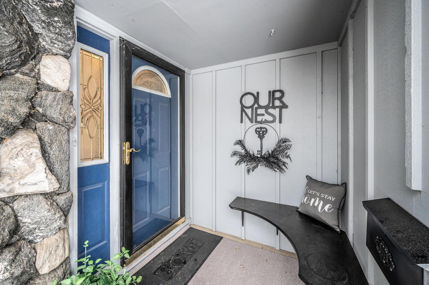 7200 Cornelia Dr Minneapolis-large-001-014-Entryway-1500x999-72dpi.jpg
