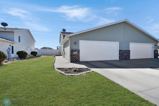 5240 48th Avenue S, Fargo, ND 58104