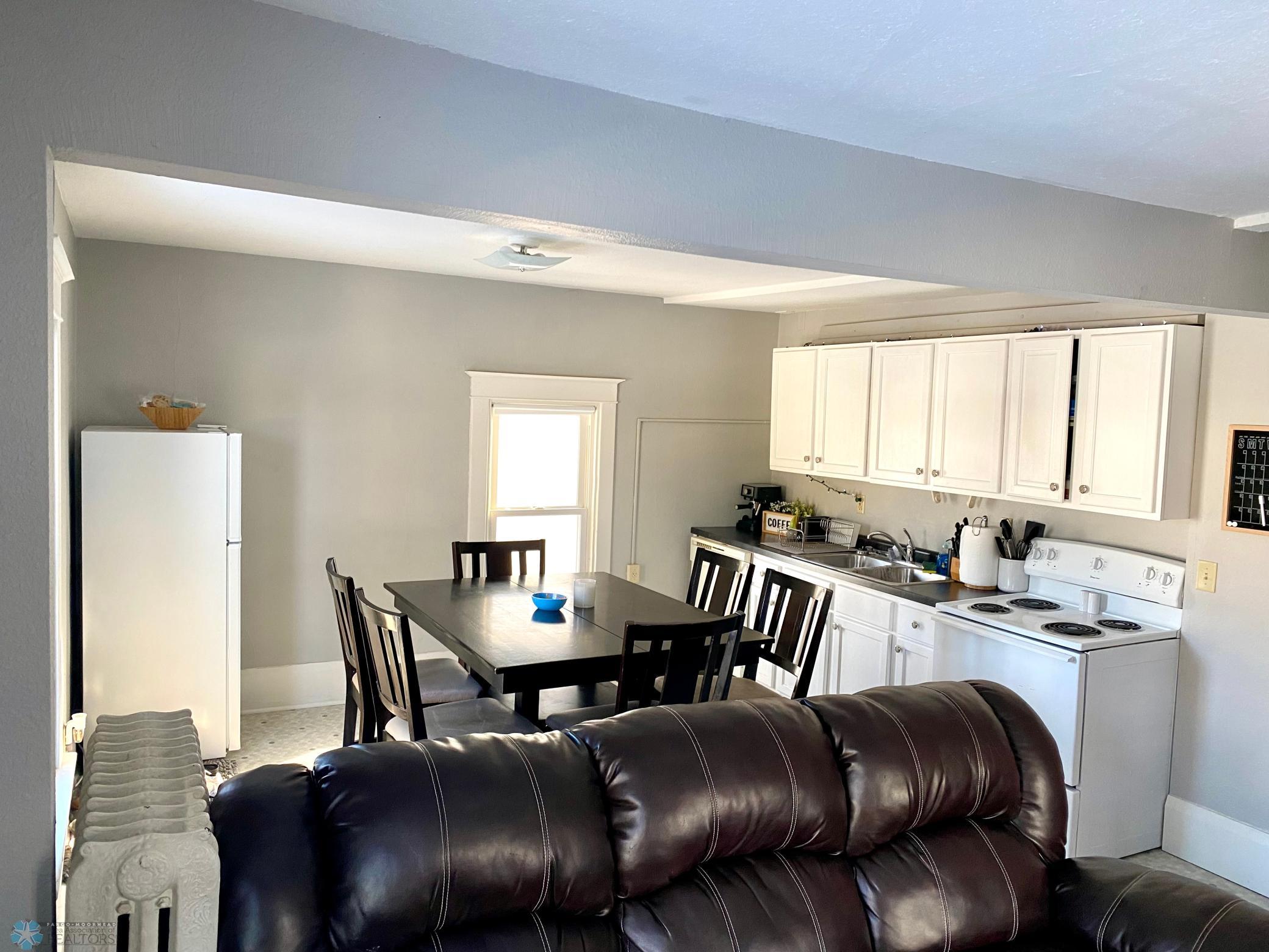 unit 2 LR towards kitchen