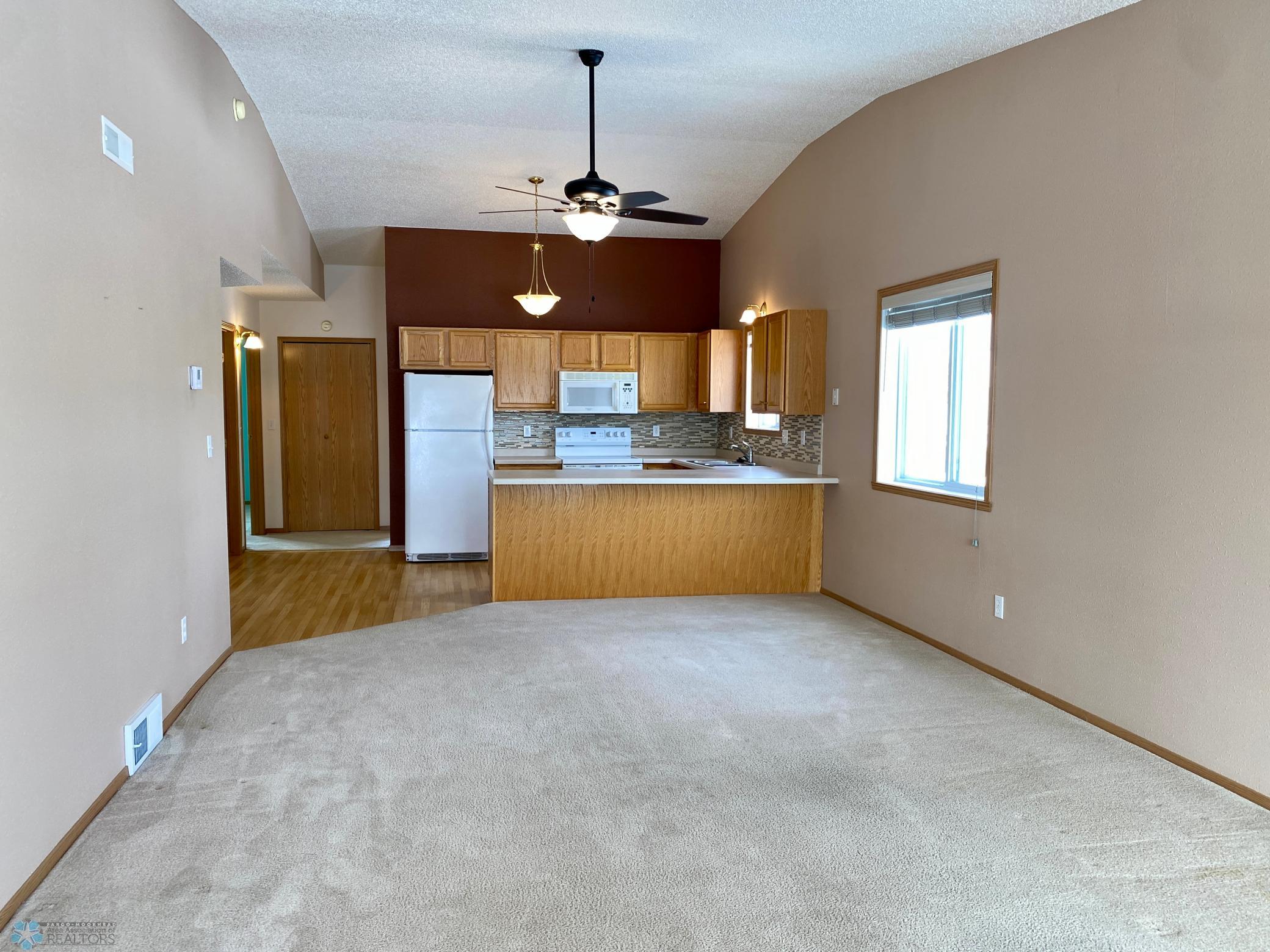 dining/kitchen