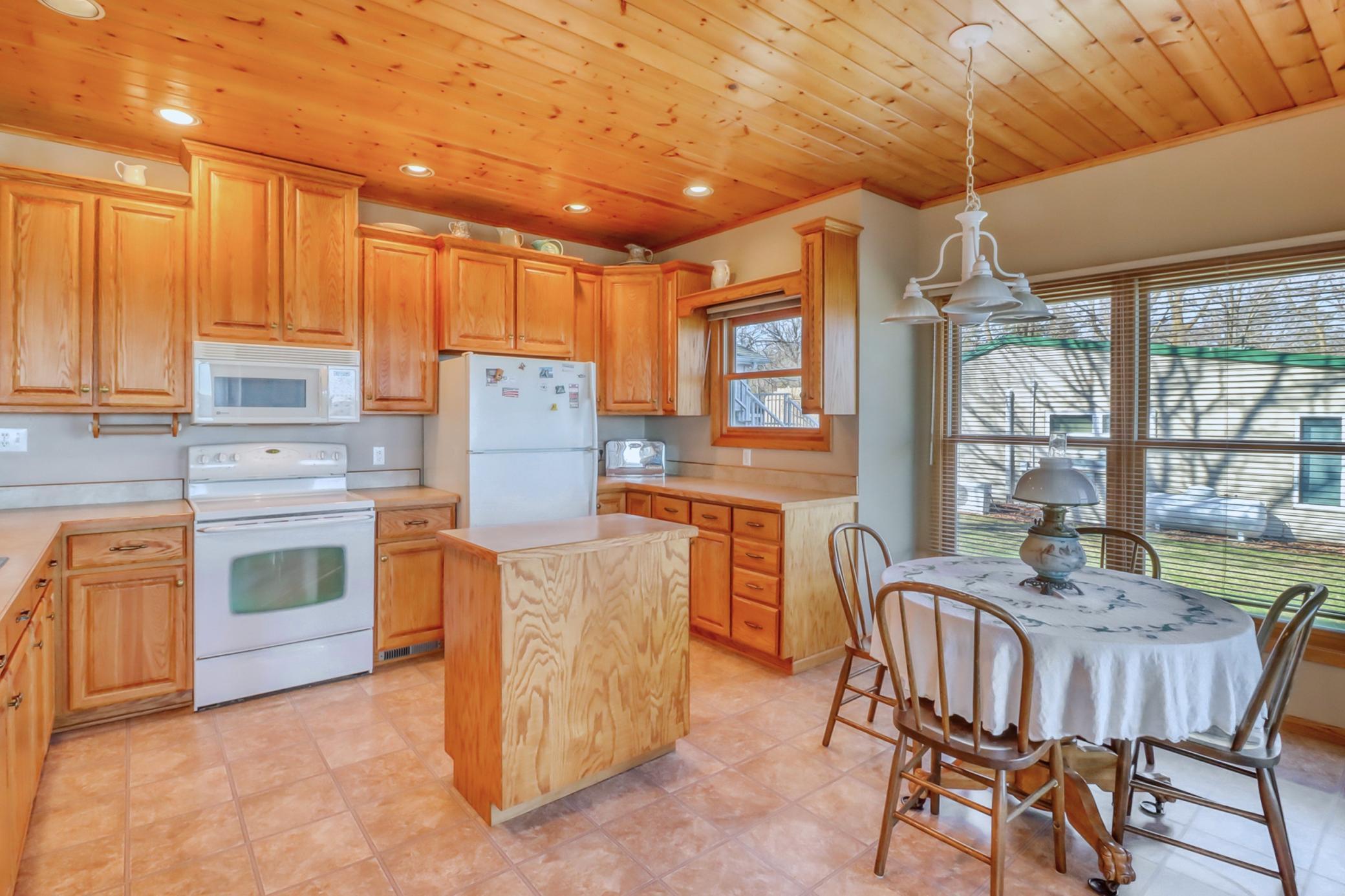 Kitchen1_2.jpg