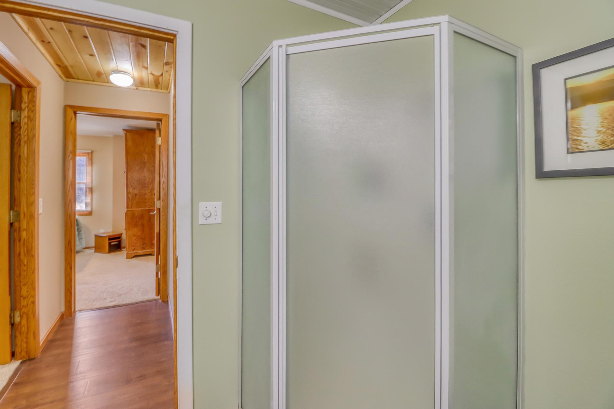 Bathroom1_3.jpg