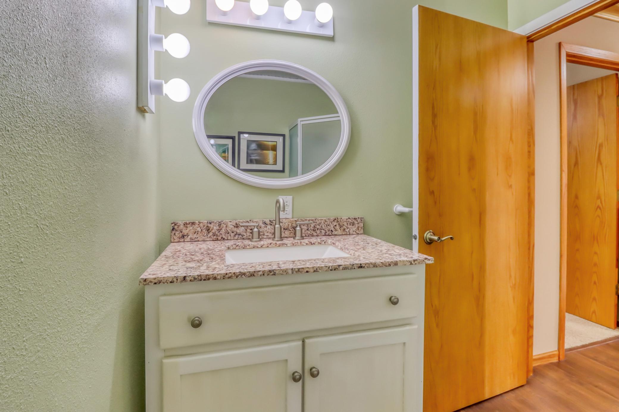 Bathroom1_1.jpg