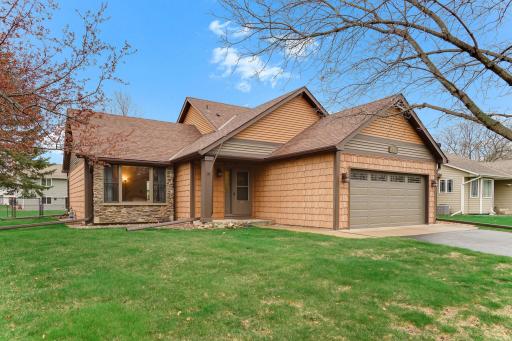 7611 Upper 19th Street N, Oakdale, MN 55128