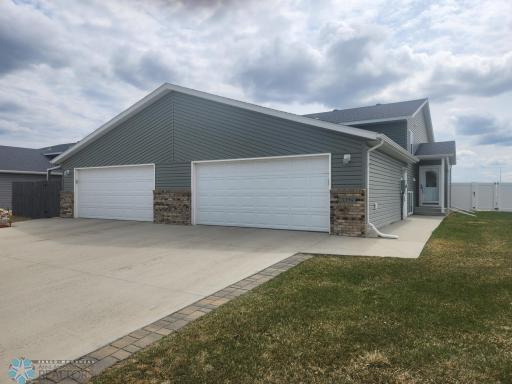 3396 Maple Leaf Loop S, Fargo, ND 58104