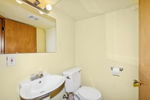 17_583646thAveS_8_Bathroom_DownloadforMLS_2000x1333.jpg
