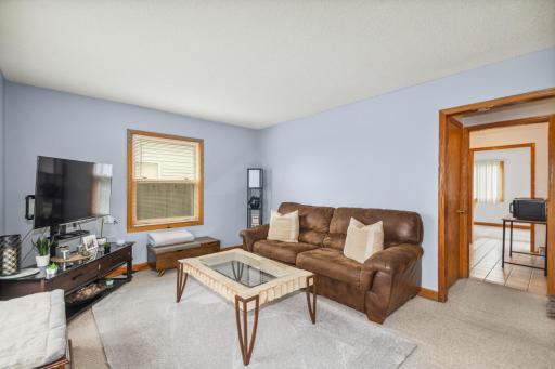 06_583646thAveS_10001_LivingRoom_DownloadforMLS_2000x1333.jpg