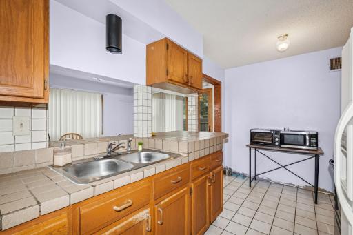 07_583646thAveS_5_Kitchen_DownloadforMLS_2000x1333.jpg