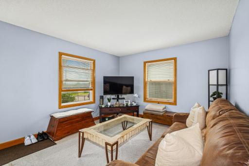 04_583646thAveS_1_LivingRoom_DownloadforMLS_2000x1333.jpg