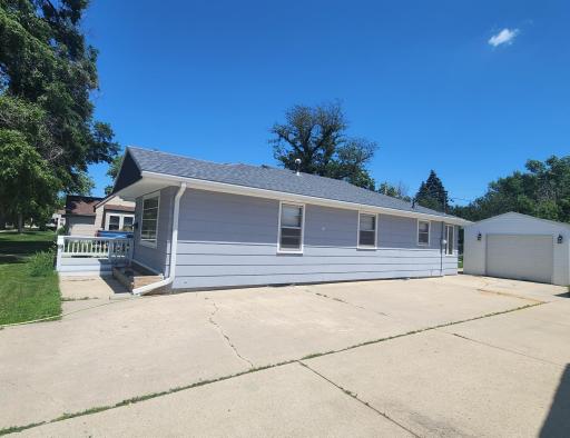 607 6th Avenue SW, Pipestone, MN 56164