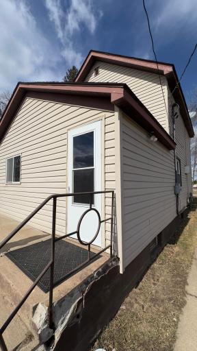 313 9th Street SW, Chisholm, MN 55719