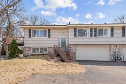 Updated end unit townhome in Brooklyn Park!