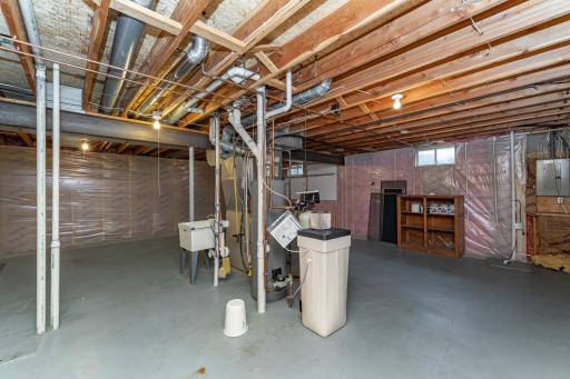 Unfinished basement - great storage, play or hobby space