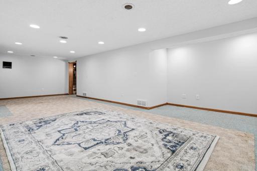 1349 Belmont Lane E, Saint Paul, MN 55109