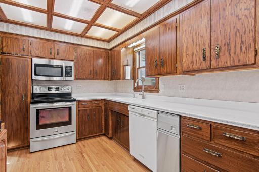 1349 Belmont Lane E, Saint Paul, MN 55109