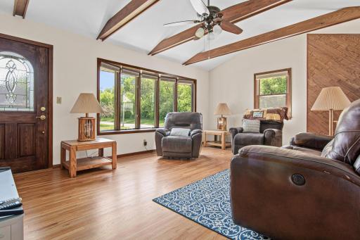 1349 Belmont Lane E, Saint Paul, MN 55109