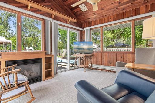 1349 Belmont Lane E, Saint Paul, MN 55109