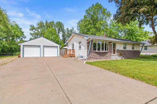 1349 Belmont Lane E, Saint Paul, MN 55109