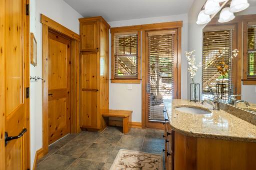 1495 Kingsview Lane N, Plymouth, MN 55447