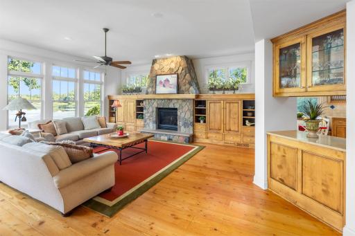 1495 Kingsview Lane N, Plymouth, MN 55447