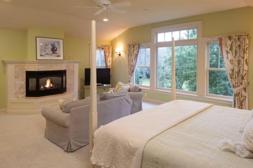 1495 Kingsview Lane N, Plymouth, MN 55447
