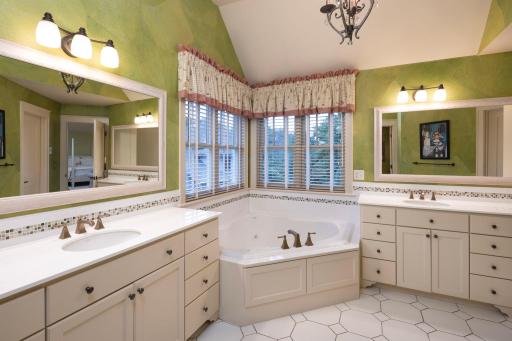 1495 Kingsview Lane N, Plymouth, MN 55447