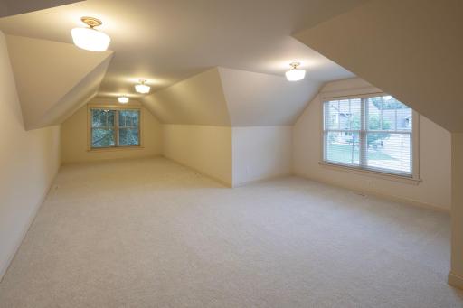 1495 Kingsview Lane N, Plymouth, MN 55447