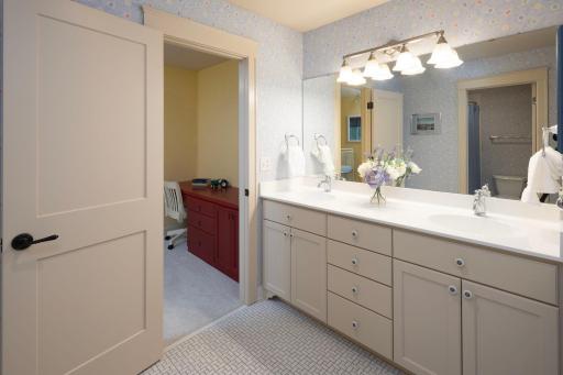 1495 Kingsview Lane N, Plymouth, MN 55447
